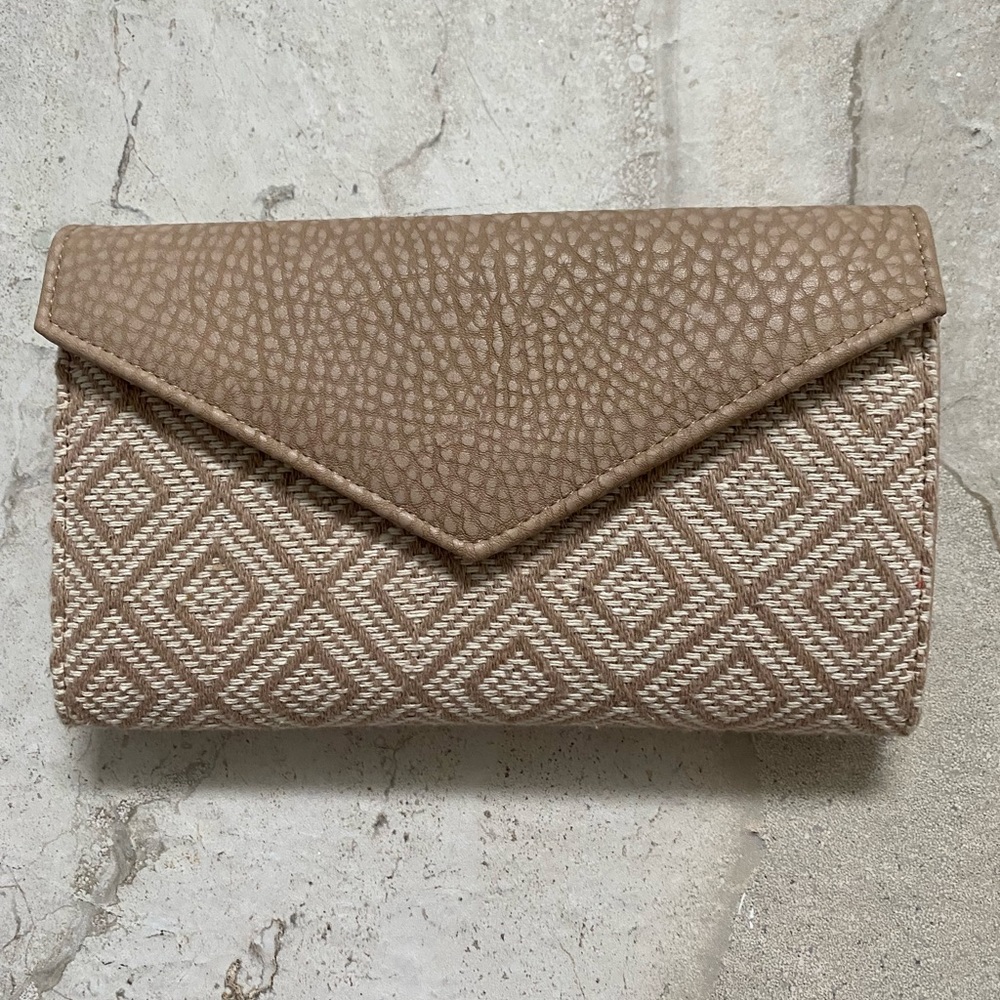 Francesca’s crossbody wallet
